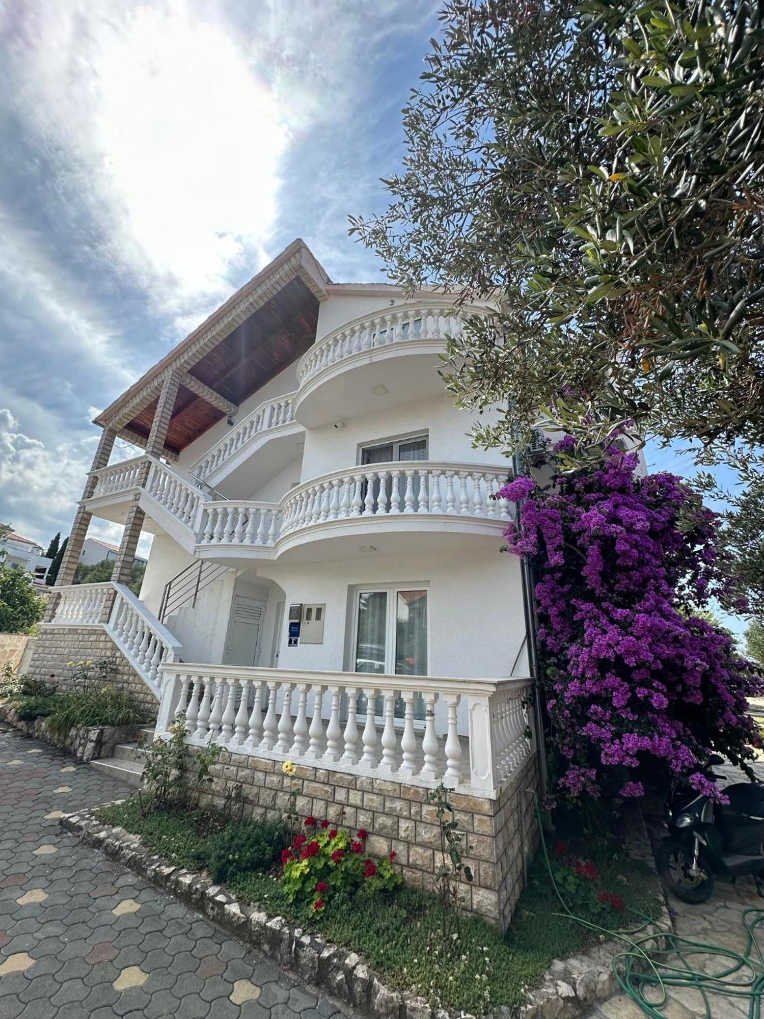 Apartmani Ljubica, Murter Exterior photo